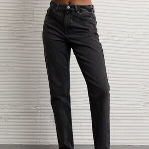 AE strigid mom jean like new!! Size 0 regular